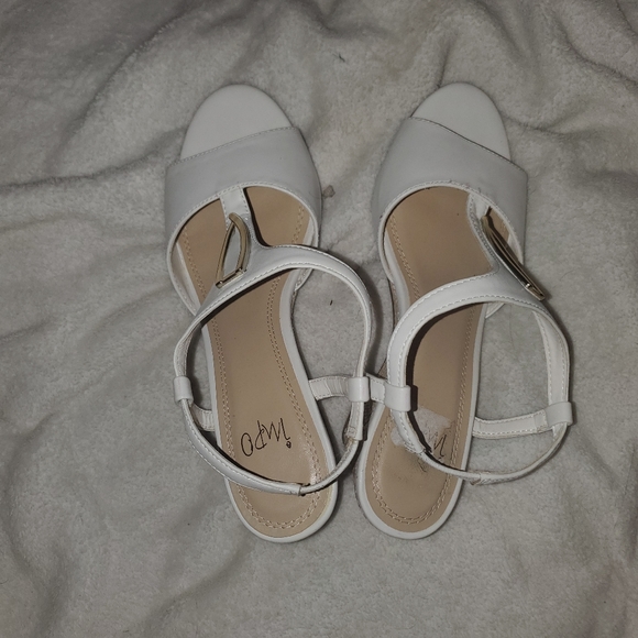 White formal shoes - Picture 2 of 2